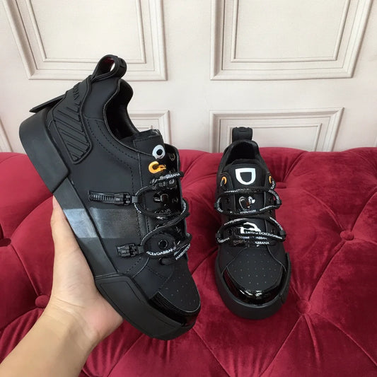 D G Black Trainer